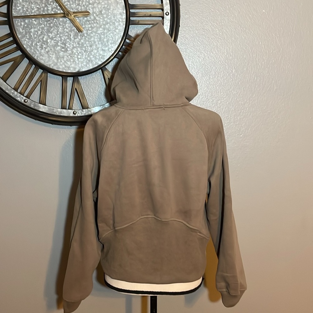 TRENDY QUEEN Scuba Cropped Long Sleeve Sweatshirt - Picture 5 of 11